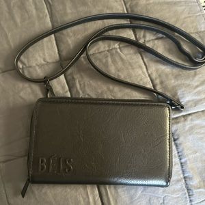 The Travel Wallet in Black